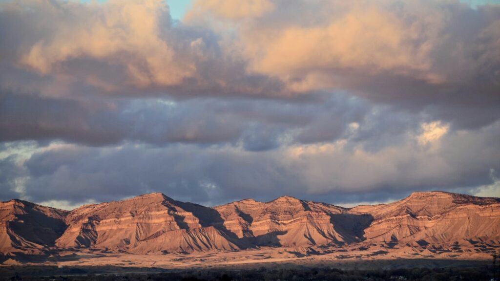 Last Light Mountain View Timberwolf Photography